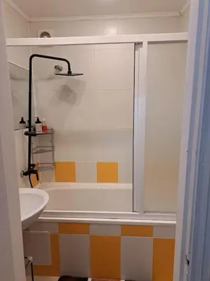 a bathroom with a bath tub and a sink at Nakvynė ir poilsis Zarasų mieste visai šeimai in Zarasai